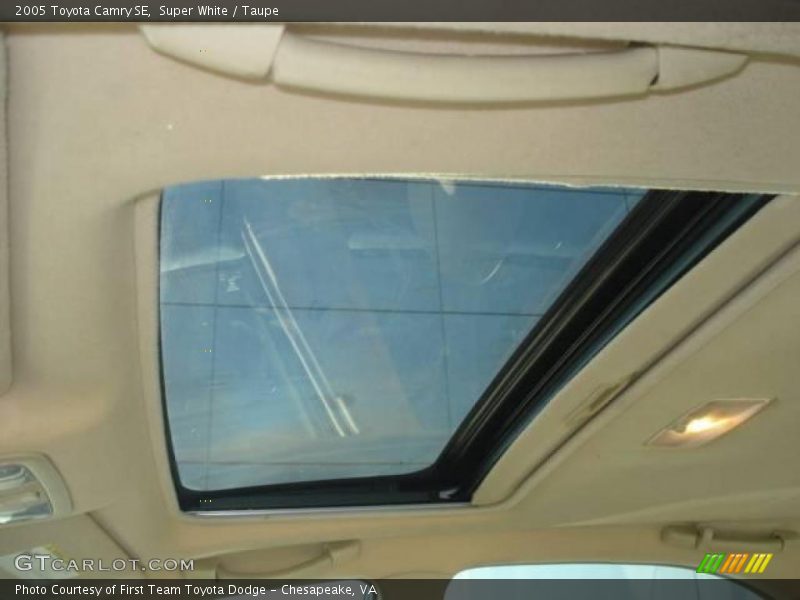 Super White / Taupe 2005 Toyota Camry SE