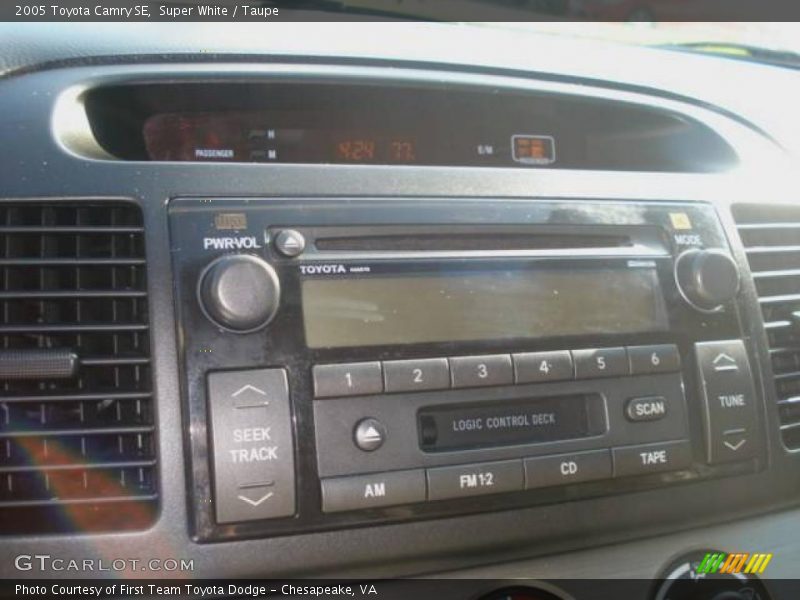 Super White / Taupe 2005 Toyota Camry SE
