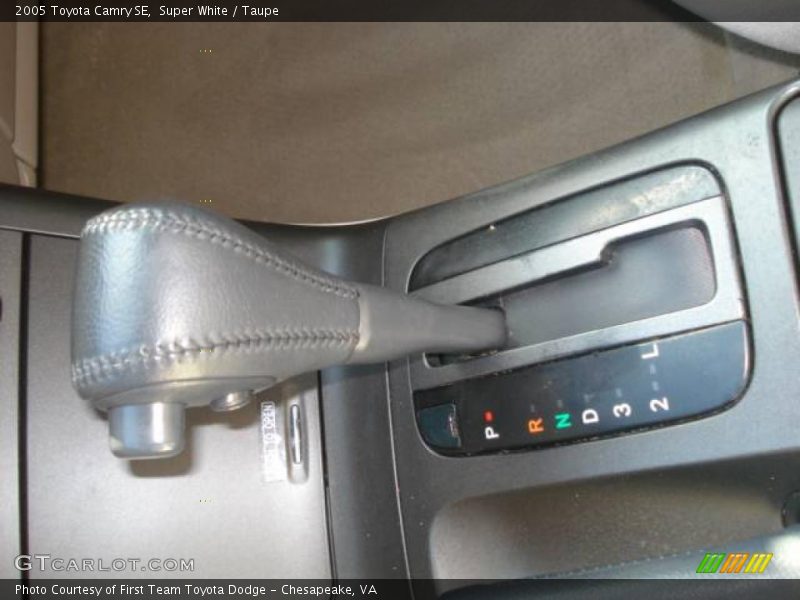 Super White / Taupe 2005 Toyota Camry SE