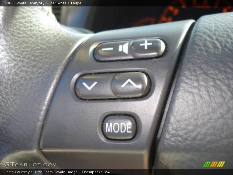 Super White / Taupe 2005 Toyota Camry SE