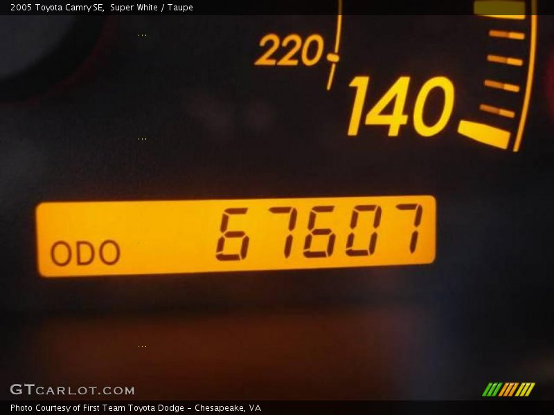 Super White / Taupe 2005 Toyota Camry SE