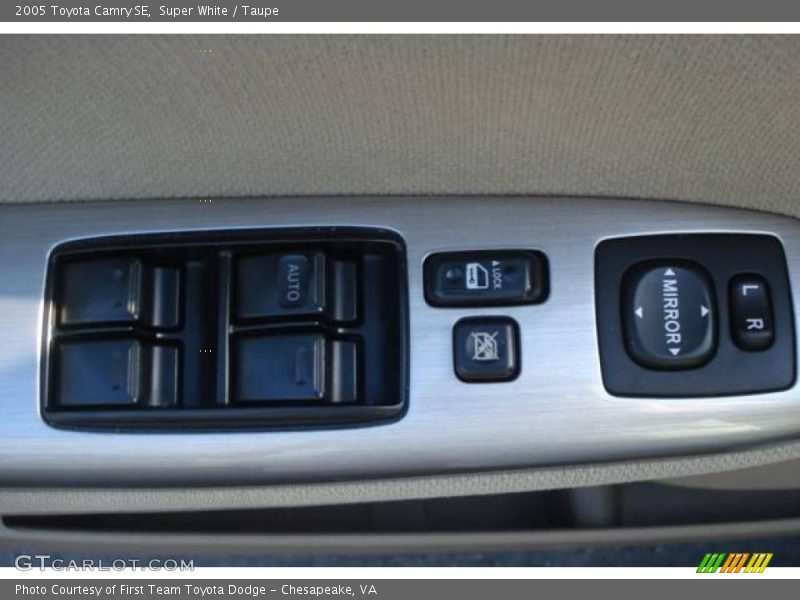 Super White / Taupe 2005 Toyota Camry SE