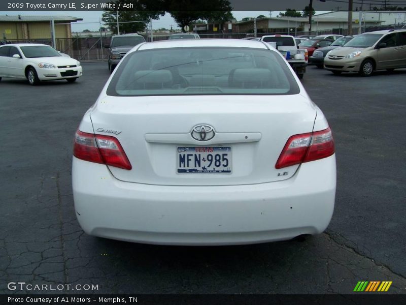 Super White / Ash 2009 Toyota Camry LE