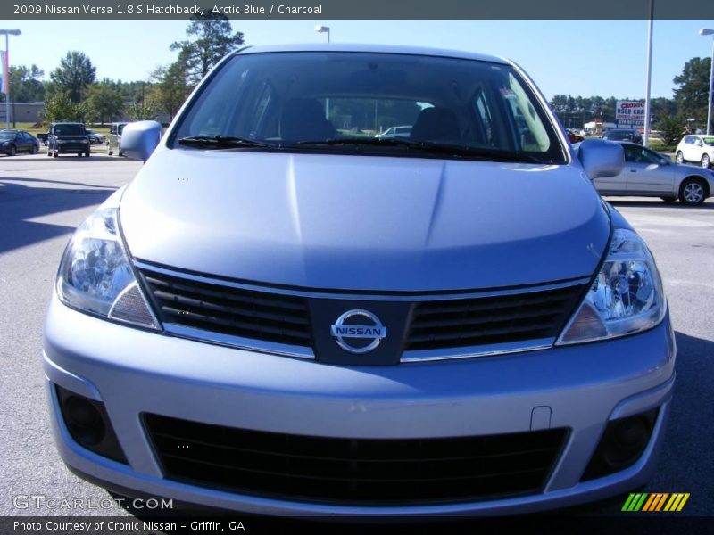 Arctic Blue / Charcoal 2009 Nissan Versa 1.8 S Hatchback