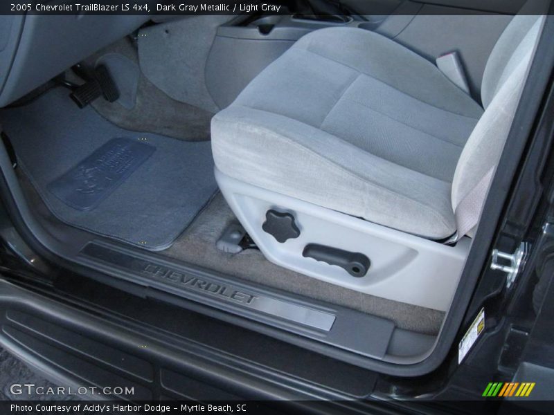 Dark Gray Metallic / Light Gray 2005 Chevrolet TrailBlazer LS 4x4