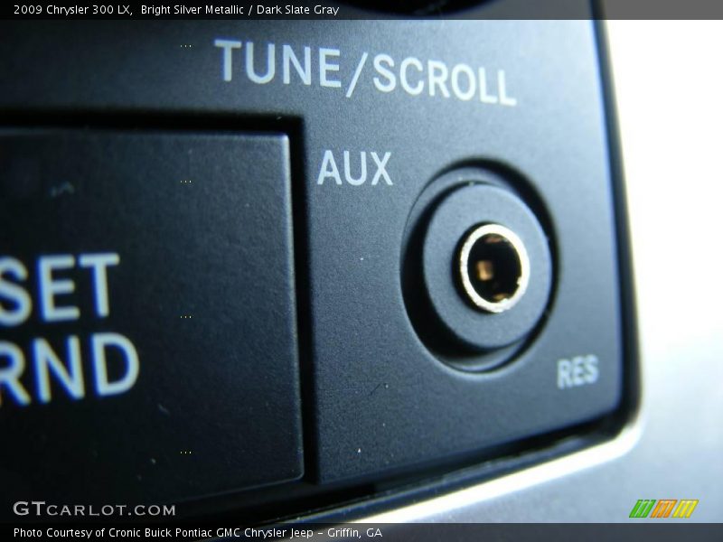 Bright Silver Metallic / Dark Slate Gray 2009 Chrysler 300 LX