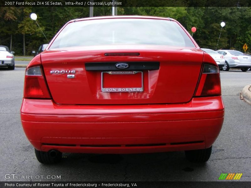 Infra-Red / Charcoal/Light Flint 2007 Ford Focus ZX4 SE Sedan