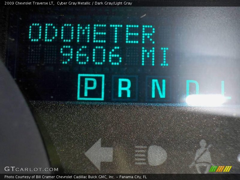 Cyber Gray Metallic / Dark Gray/Light Gray 2009 Chevrolet Traverse LT
