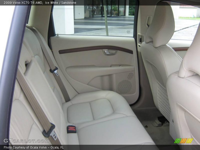 Ice White / Sandstone 2009 Volvo XC70 T6 AWD