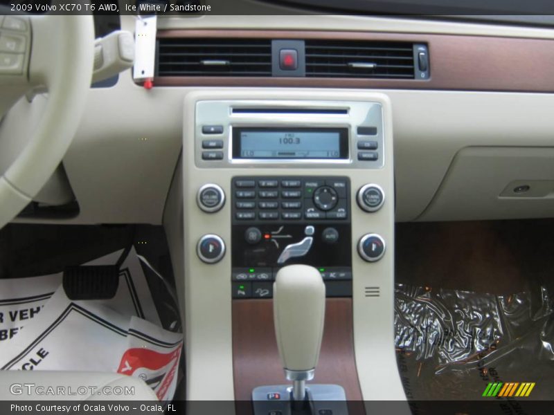 Ice White / Sandstone 2009 Volvo XC70 T6 AWD