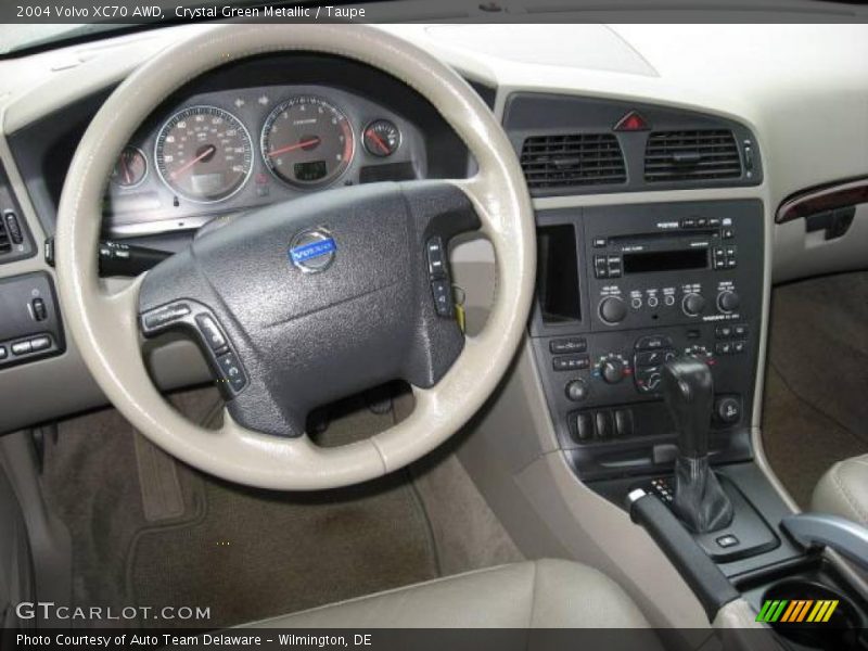 Crystal Green Metallic / Taupe 2004 Volvo XC70 AWD