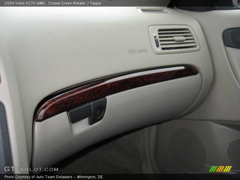 Crystal Green Metallic / Taupe 2004 Volvo XC70 AWD