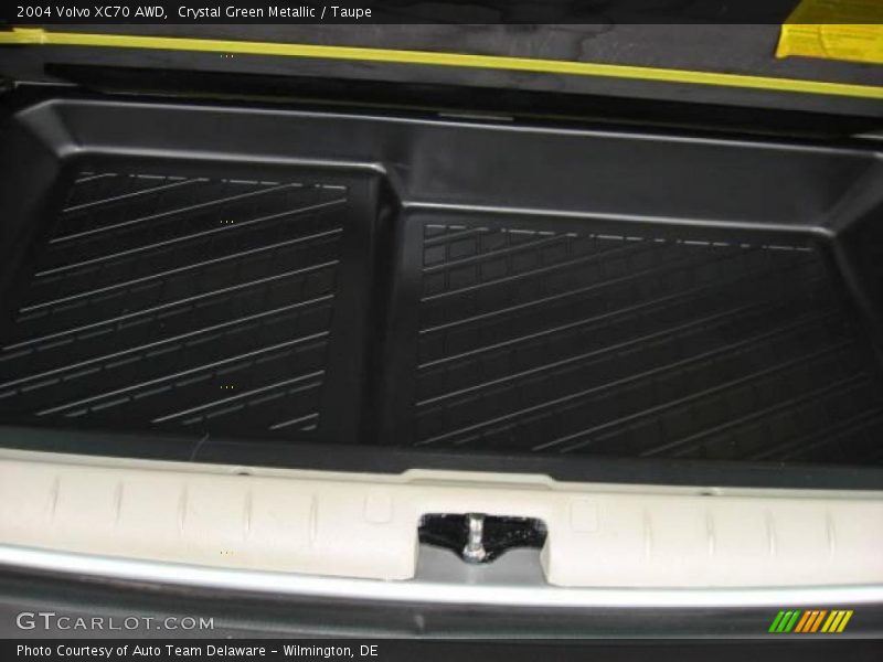 Crystal Green Metallic / Taupe 2004 Volvo XC70 AWD