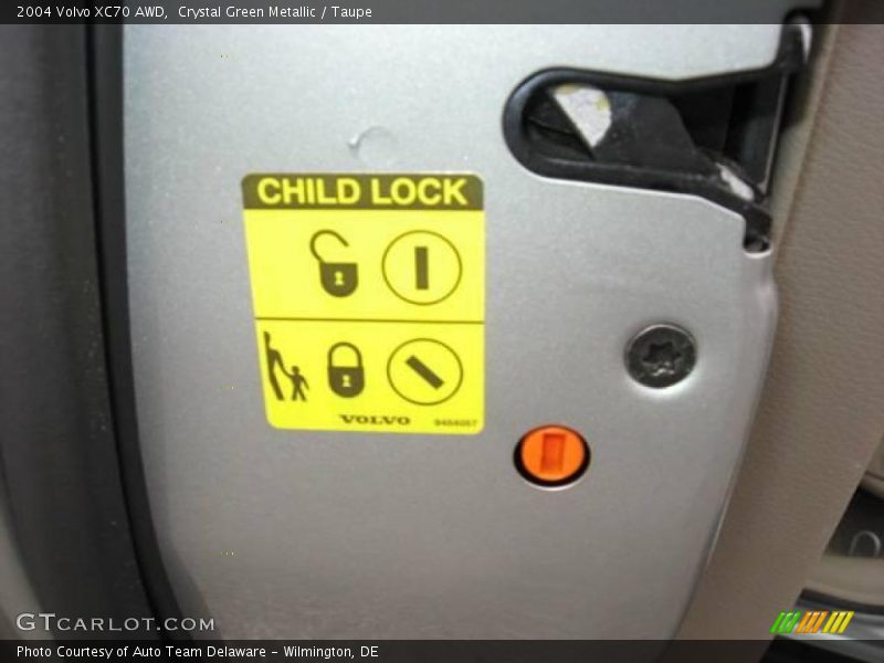 Crystal Green Metallic / Taupe 2004 Volvo XC70 AWD
