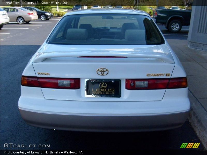 Super White / Oak 1998 Toyota Camry LE