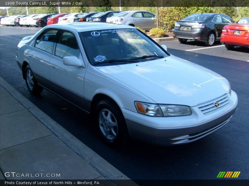 Super White / Oak 1998 Toyota Camry LE