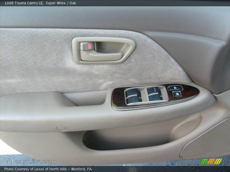 Super White / Oak 1998 Toyota Camry LE