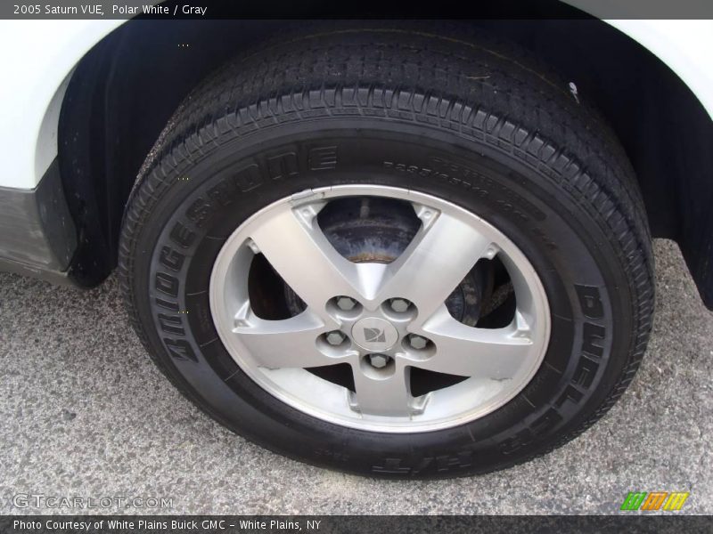Polar White / Gray 2005 Saturn VUE