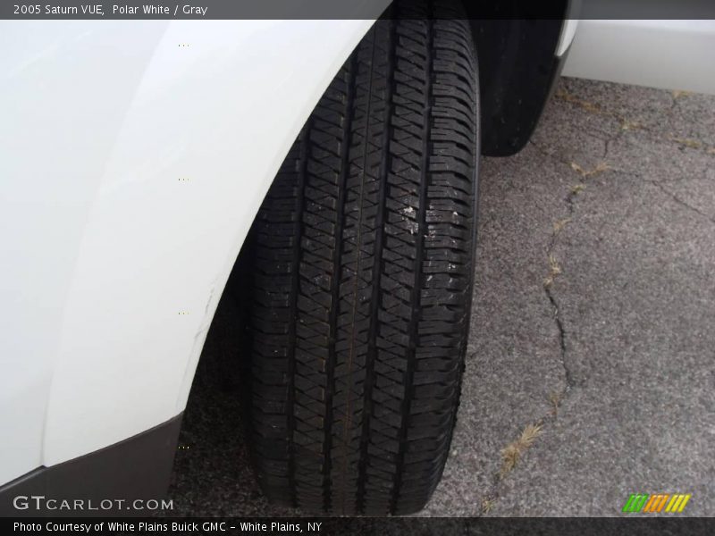 Polar White / Gray 2005 Saturn VUE