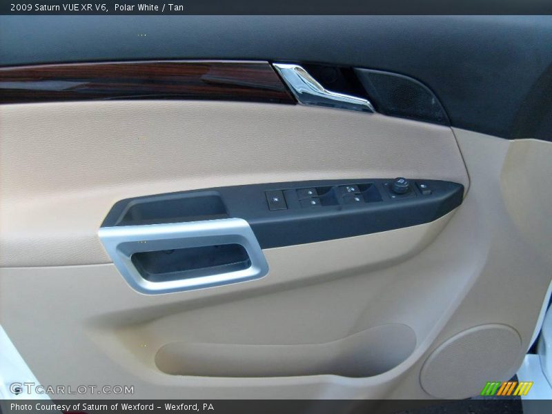 Polar White / Tan 2009 Saturn VUE XR V6