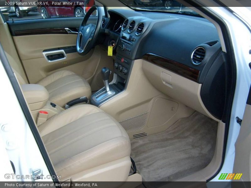Polar White / Tan 2009 Saturn VUE XR V6