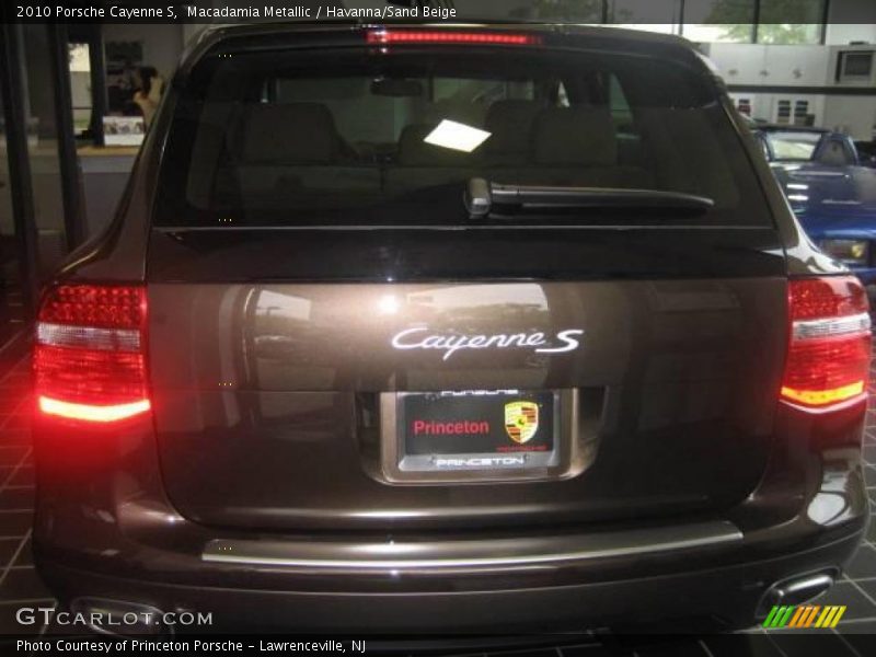 Macadamia Metallic / Havanna/Sand Beige 2010 Porsche Cayenne S
