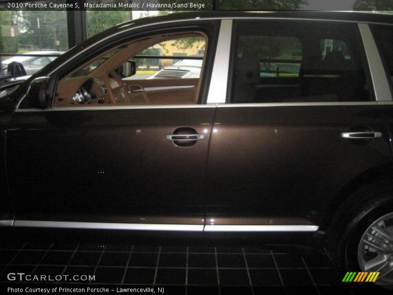 Macadamia Metallic / Havanna/Sand Beige 2010 Porsche Cayenne S