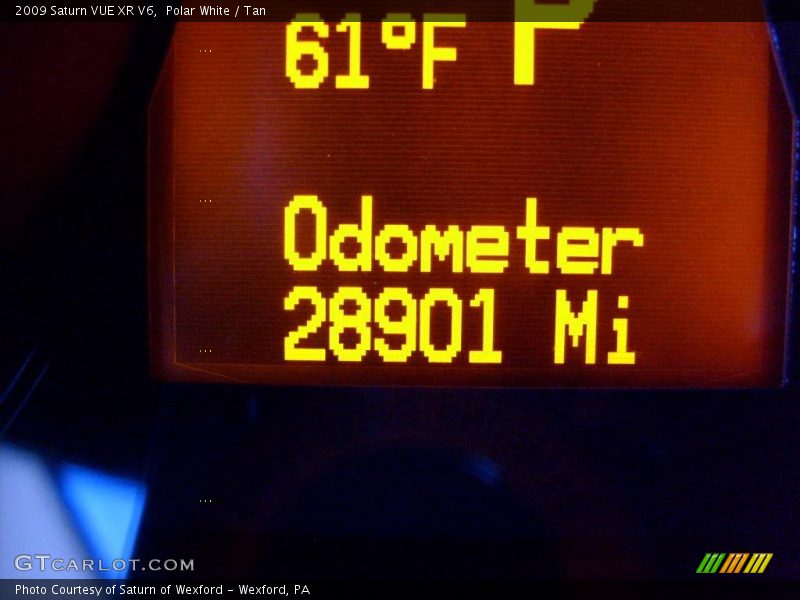 Polar White / Tan 2009 Saturn VUE XR V6