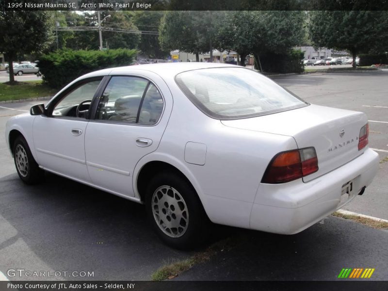 Arctic White Pearl / Beige 1996 Nissan Maxima SE