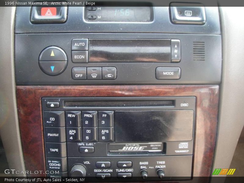 Arctic White Pearl / Beige 1996 Nissan Maxima SE