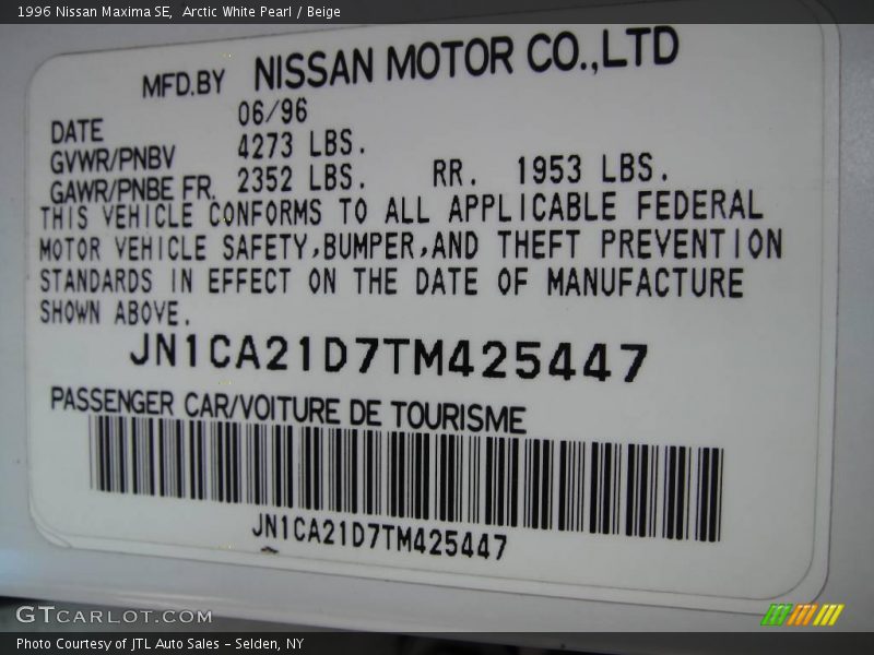 Arctic White Pearl / Beige 1996 Nissan Maxima SE
