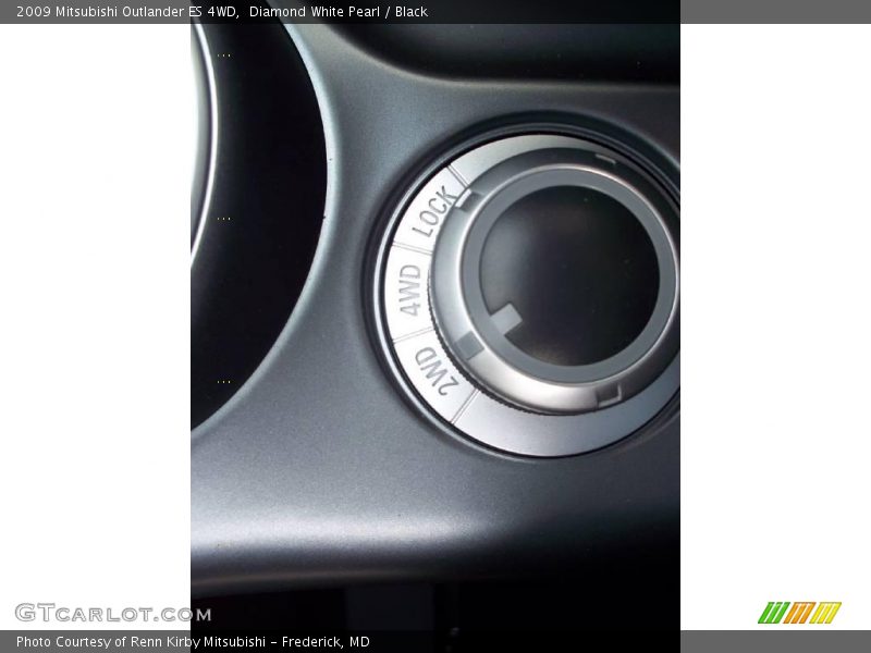 Diamond White Pearl / Black 2009 Mitsubishi Outlander ES 4WD