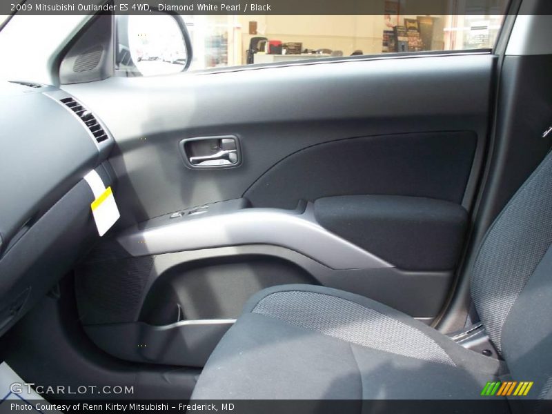 Diamond White Pearl / Black 2009 Mitsubishi Outlander ES 4WD
