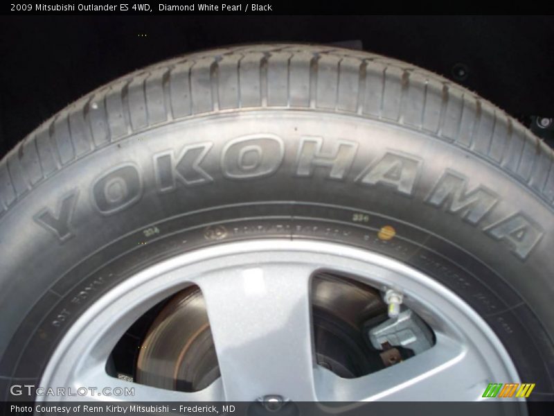 Diamond White Pearl / Black 2009 Mitsubishi Outlander ES 4WD
