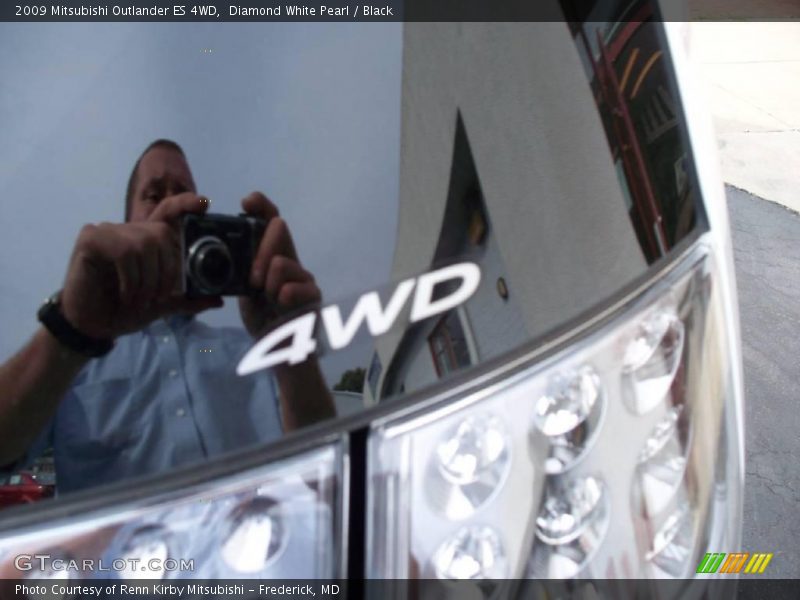Diamond White Pearl / Black 2009 Mitsubishi Outlander ES 4WD
