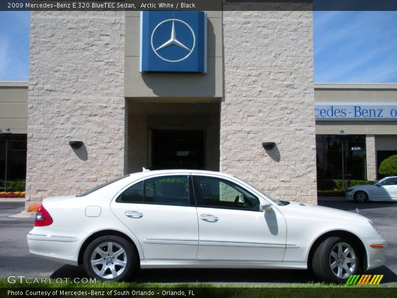 Arctic White / Black 2009 Mercedes-Benz E 320 BlueTEC Sedan