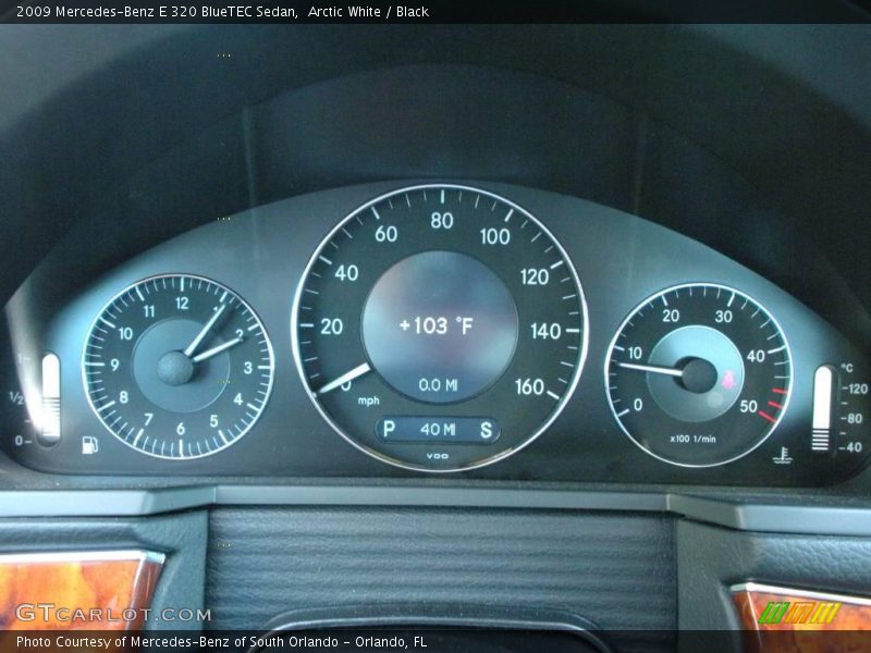 Arctic White / Black 2009 Mercedes-Benz E 320 BlueTEC Sedan