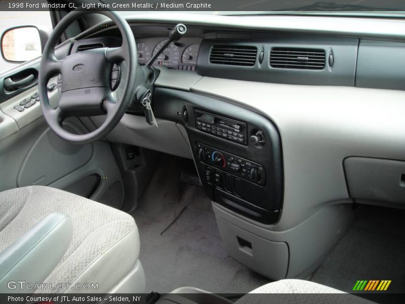 Light Pine Green Metallic / Medium Graphite 1998 Ford Windstar GL