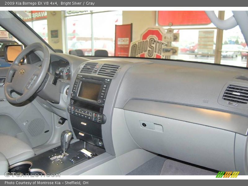 Bright Silver / Gray 2009 Kia Borrego EX V8 4x4