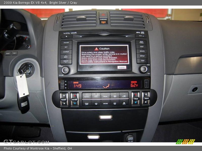 Bright Silver / Gray 2009 Kia Borrego EX V8 4x4