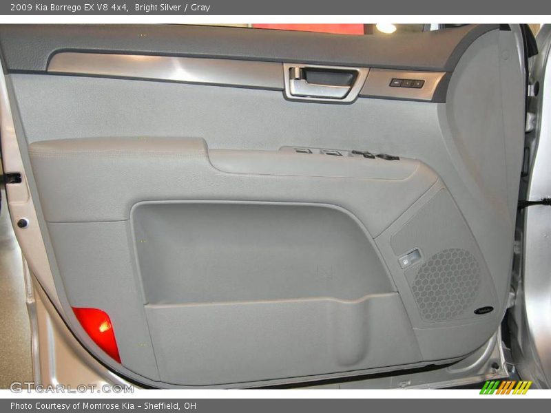 Bright Silver / Gray 2009 Kia Borrego EX V8 4x4