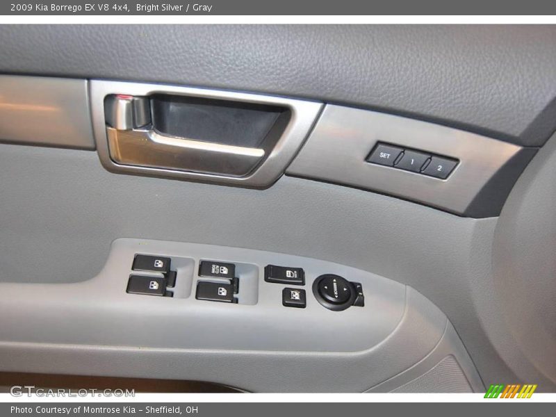 Bright Silver / Gray 2009 Kia Borrego EX V8 4x4