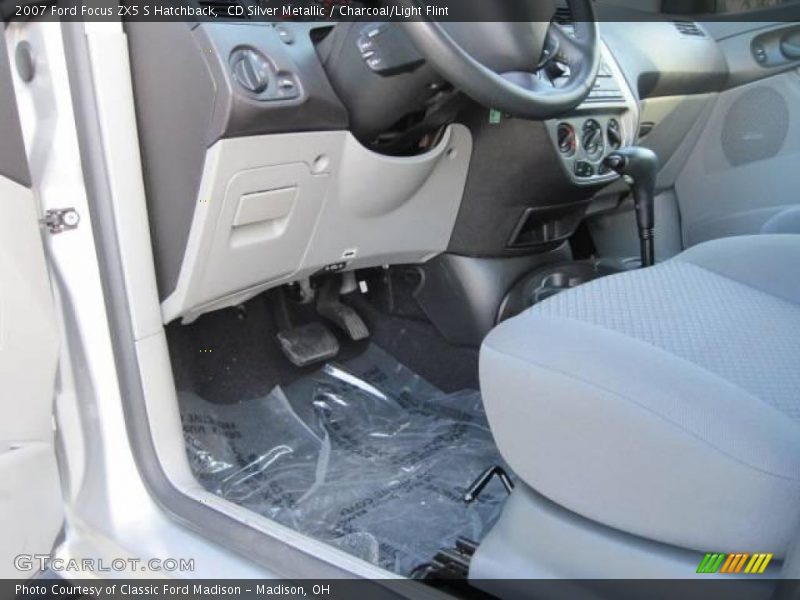 CD Silver Metallic / Charcoal/Light Flint 2007 Ford Focus ZX5 S Hatchback