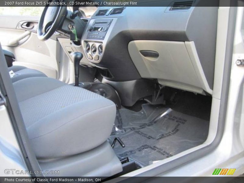 CD Silver Metallic / Charcoal/Light Flint 2007 Ford Focus ZX5 S Hatchback