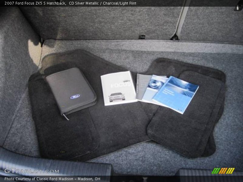 CD Silver Metallic / Charcoal/Light Flint 2007 Ford Focus ZX5 S Hatchback