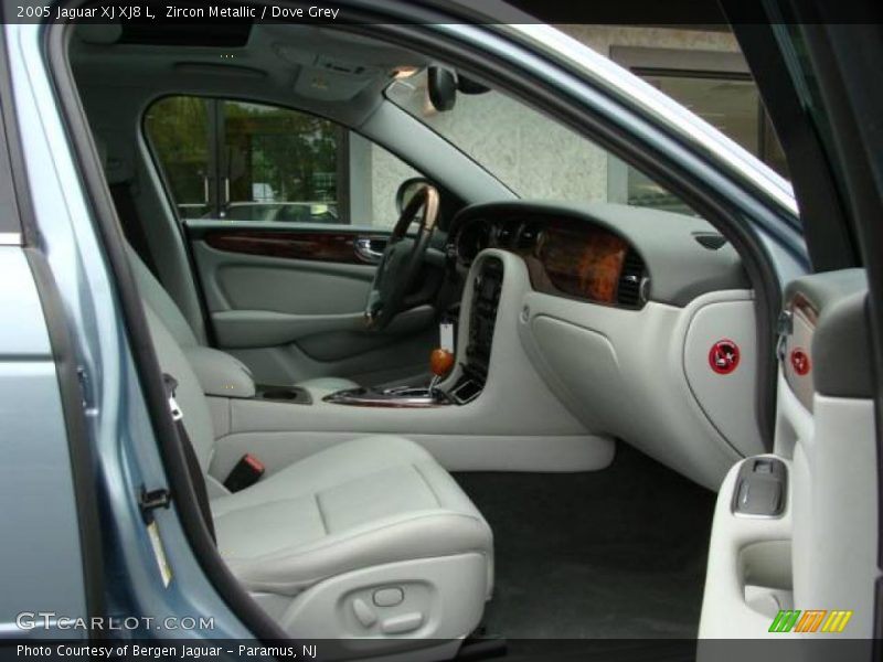 Zircon Metallic / Dove Grey 2005 Jaguar XJ XJ8 L