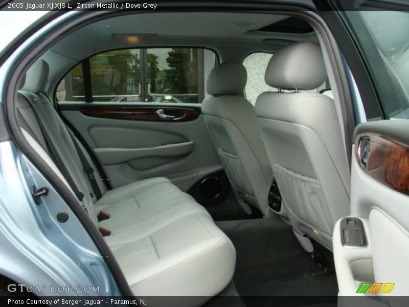 Zircon Metallic / Dove Grey 2005 Jaguar XJ XJ8 L