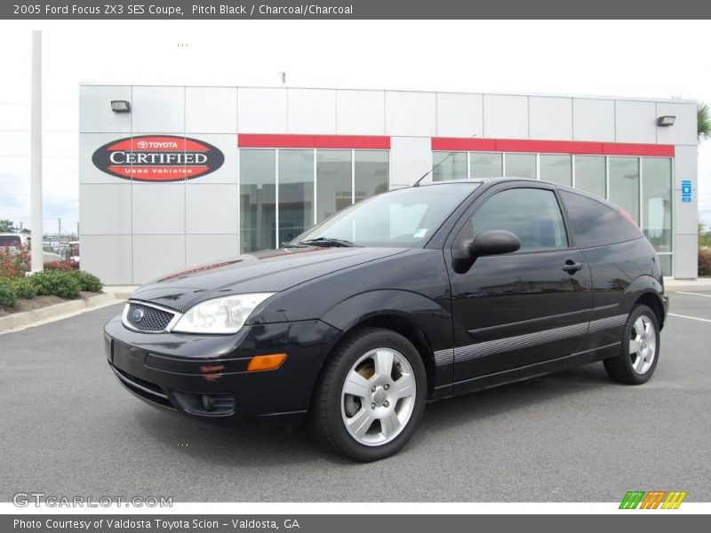 Pitch Black / Charcoal/Charcoal 2005 Ford Focus ZX3 SES Coupe