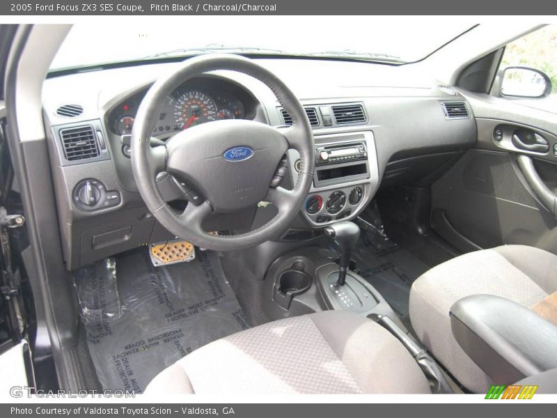 Pitch Black / Charcoal/Charcoal 2005 Ford Focus ZX3 SES Coupe