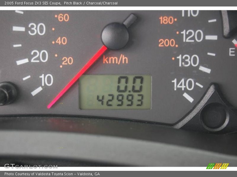Pitch Black / Charcoal/Charcoal 2005 Ford Focus ZX3 SES Coupe